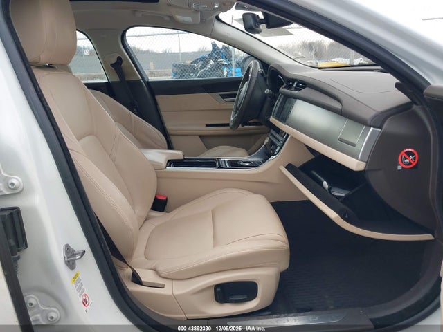 2018 JAGUAR XF SAJBS4FX7JCY54340 Photo 4