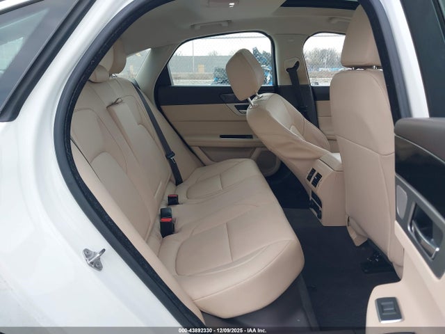 2018 JAGUAR XF SAJBS4FX7JCY54340 Photo 7