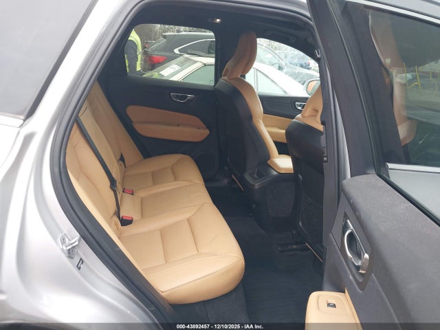 2019 VOLVO XC60 LYV102DK8KB205471 Photo 7