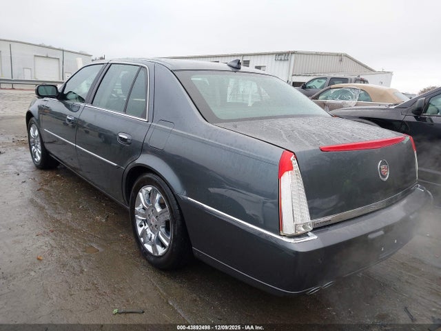 2011 CADILLAC DTS 1G6KP5ES2BU116455 Photo 2