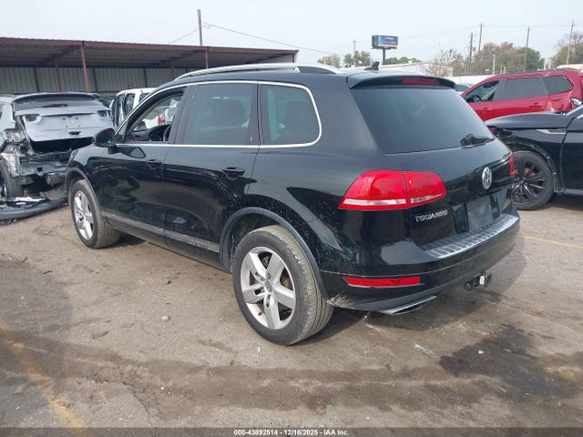 2014 VOLKSWAGEN TOUAREG WVGEP9BP3ED009139 Photo 2