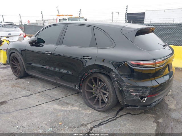 2022 PORSCHE CAYENNE WP1AA2AY7NDA02330 Photo 2