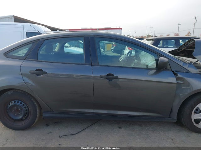 Ford FOCUS S 2018 1FADP3E22JL230895 Image 14