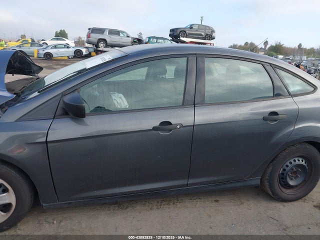 Ford FOCUS S 2018 1FADP3E22JL230895 Image 15