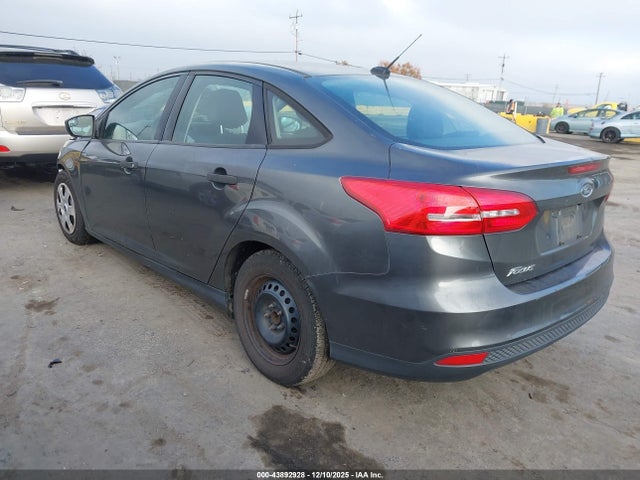 Ford FOCUS S 2018 1FADP3E22JL230895 Image 3