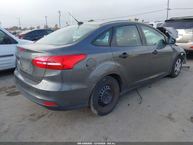 Ford FOCUS S 2018 1FADP3E22JL230895 Image 4