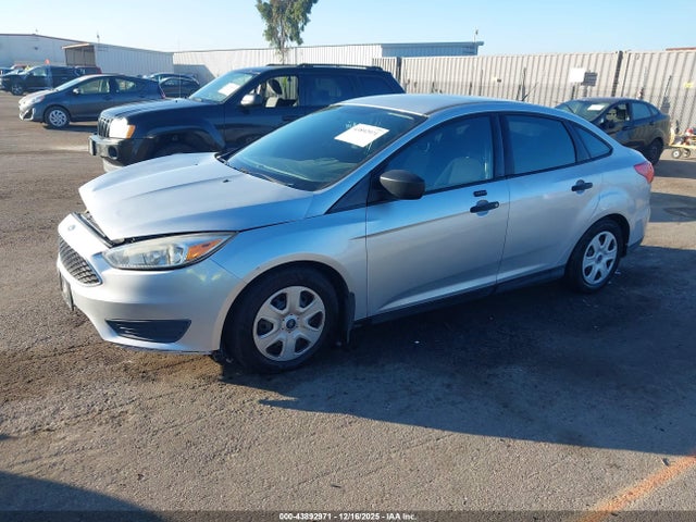 Ford FOCUS S 2016 1FADP3E26GL209346 Image 2