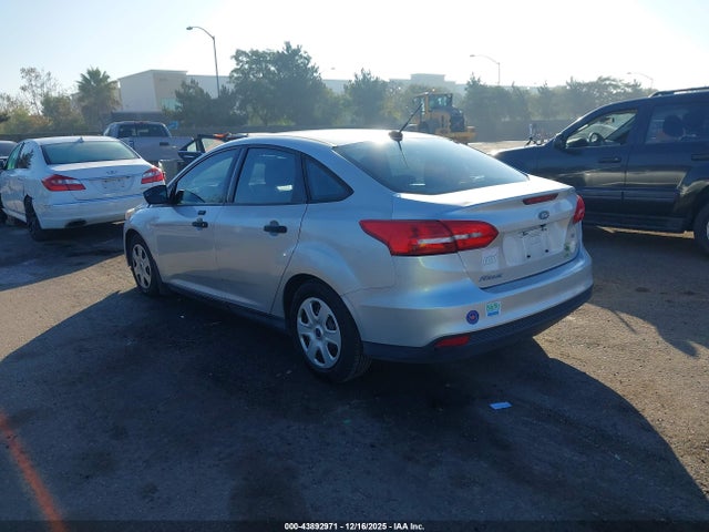 Ford FOCUS S 2016 1FADP3E26GL209346 Image 3
