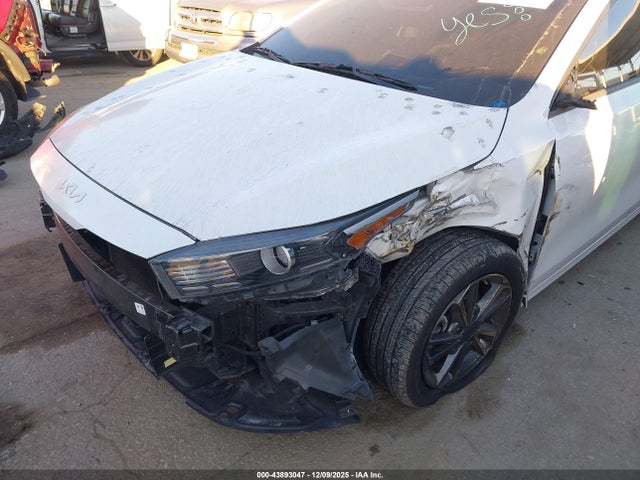 3KPF24AD7NE440048 KIA Forte Lxs