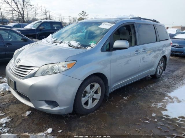 2017 TOYOTA SIENNA 5TDKZ3DC5HS792501 Photo 1