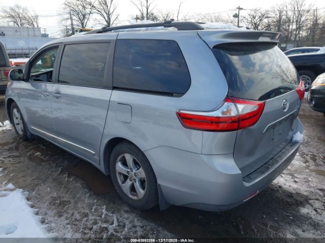 2017 TOYOTA SIENNA 5TDKZ3DC5HS792501 Photo 2