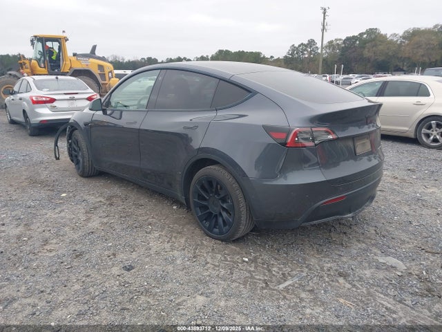 2021 TESLA MODEL Y 5YJYGDEE3MF255078 Photo 2