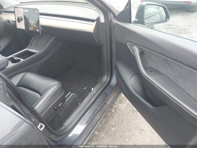 2021 TESLA MODEL Y 5YJYGDEE3MF255078 Photo 4
