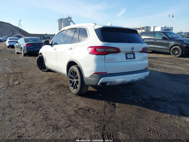 2019 BMW X5 5UXCR6C50KLL36213 Photo 2