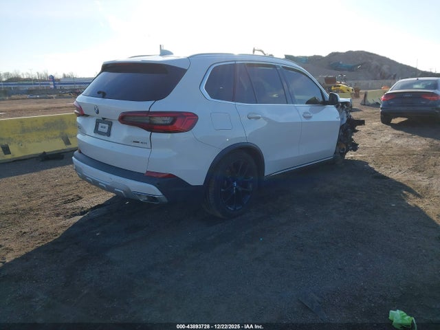 2019 BMW X5 5UXCR6C50KLL36213 Photo 3