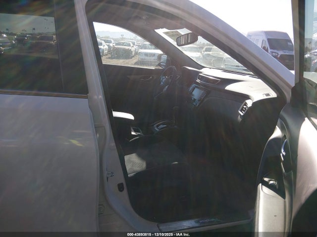 5N1AT2ML1FC845180 Nissan ROGUE SV