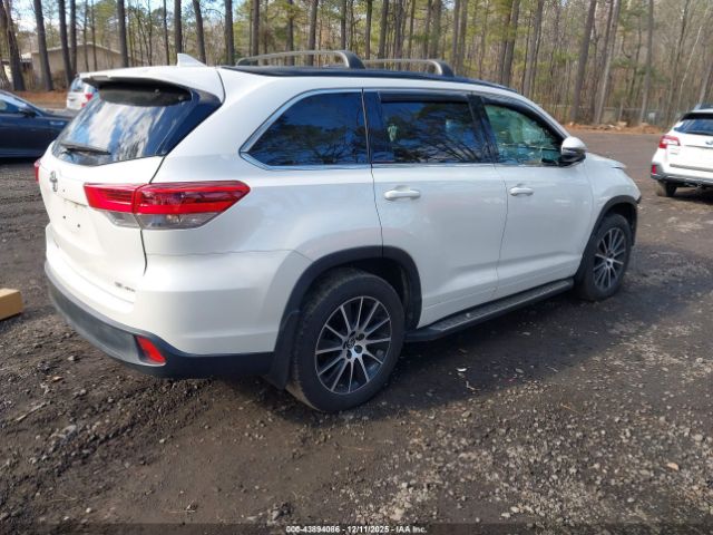 2017 TOYOTA HIGHLANDER 5TDJZRFH2HS442573 Photo 3
