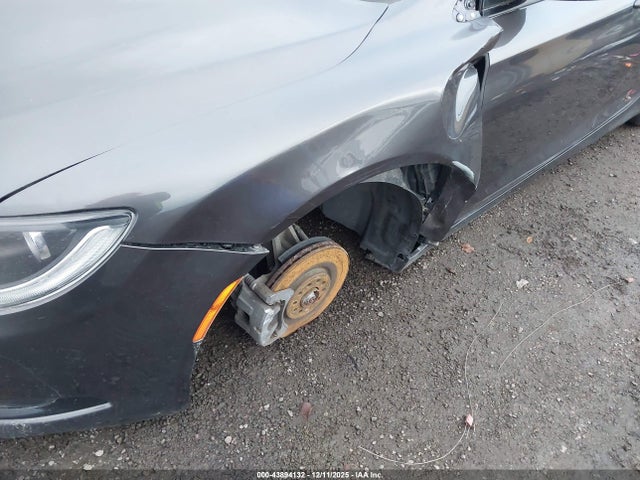 Продажа на аукционе авто 2015 Chrysler 200 S, vin: 1C3CCCBG4FN706047, номер лота: 43894132