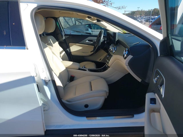 2019 MERCEDES-BENZ GLA 250 WDCTG4EB0KU005408 Photo 4