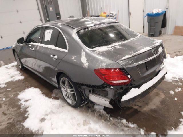 2017 MERCEDES-BENZ E 300 WDDZF4KB2HA093840 Photo 2