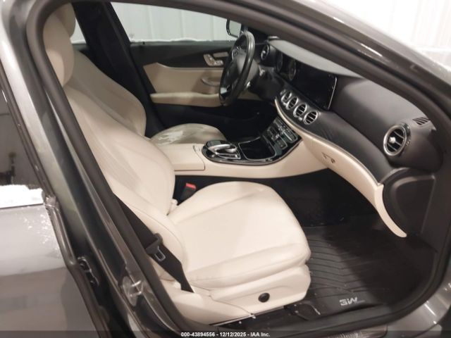 2017 MERCEDES-BENZ E 300 WDDZF4KB2HA093840 Photo 4