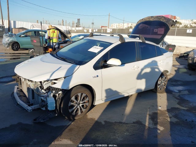 JTDKAMFP1N3227463 Toyota Prius Prime Le
