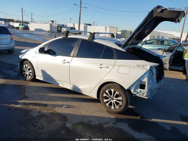 JTDKAMFP1N3227463 Toyota Prius Prime Le