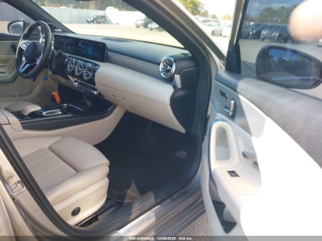 2020 MERCEDES-BENZ A 220 WDD3G4EBXLW038045 Photo 4
