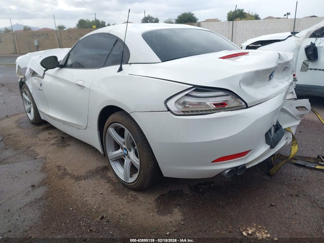 2013 BMW Z4 WBALL5C53DJ104021 Photo 2