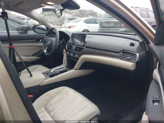 2018 HONDA ACCORD HYBRID 1HGCV3F44JA011381 Photo 4