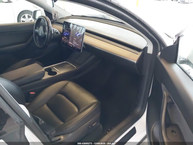 2022 TESLA MODEL Y 7SAYGDEE0NF311935 Photo 4