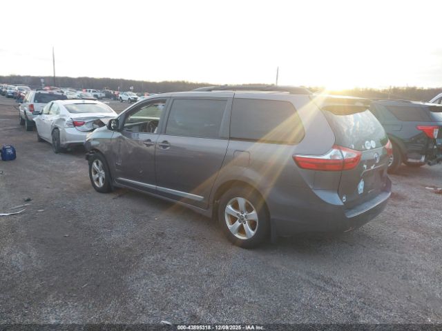 2018 TOYOTA SIENNA 5TDKZ3DC9JS950201 Photo 2