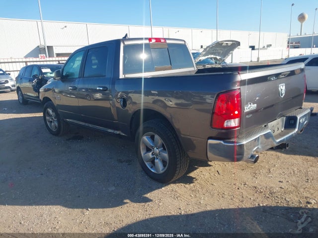 2015 RAM 1500 1C6RR6LT3FS742676 Photo 2