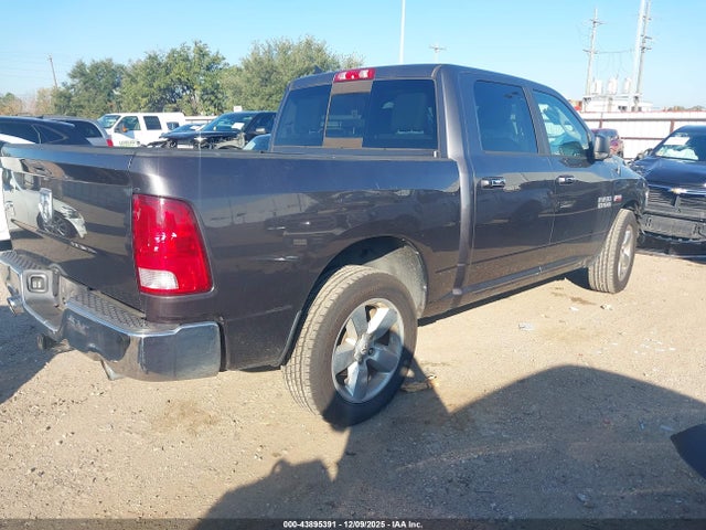 2015 RAM 1500 1C6RR6LT3FS742676 Photo 3