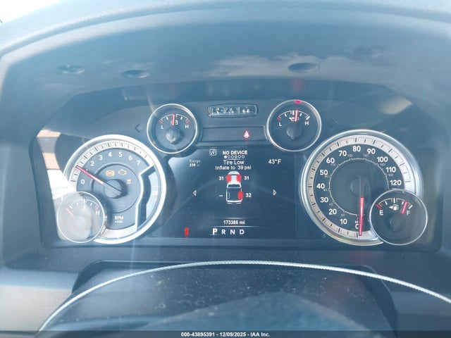 2015 RAM 1500 1C6RR6LT3FS742676 Photo 6