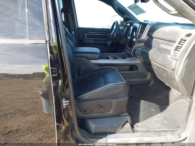 43895469 :رقم المزاد ، 3C6UR5FL5NG164327 vin ، 2022 Ram 2500 Laramie مزاد بيع