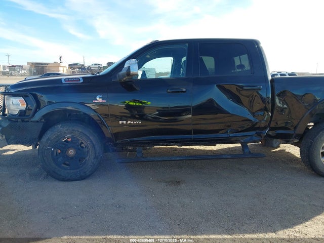 43895469 :رقم المزاد ، 3C6UR5FL5NG164327 vin ، 2022 Ram 2500 Laramie مزاد بيع