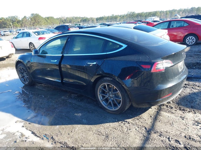2018 TESLA MODEL 3 5YJ3E1EA5JF033780 Photo 2