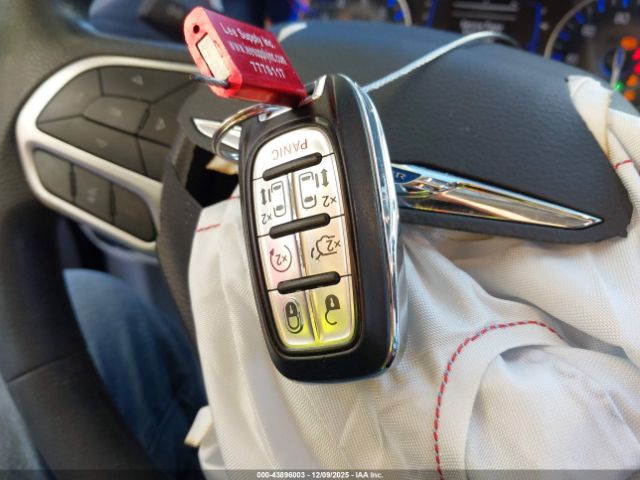 2018 CHRYSLER PACIFICA 2C4RC1DG1JR130016 Photo 10