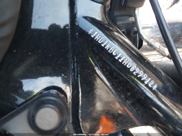1HD1KBC11HB629912 Harley-Davidson Flhx Street Glide