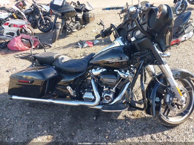1HD1KBC11HB629912 Harley-Davidson Flhx Street Glide