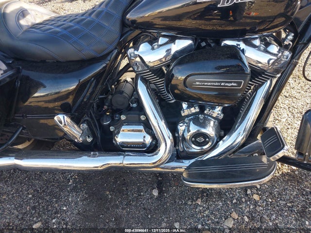 1HD1KBC11HB629912 Harley-Davidson Flhx Street Glide