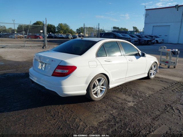 2014 MERCEDES-BENZ C 250 WDDGF4HB6ER314397 Photo 3