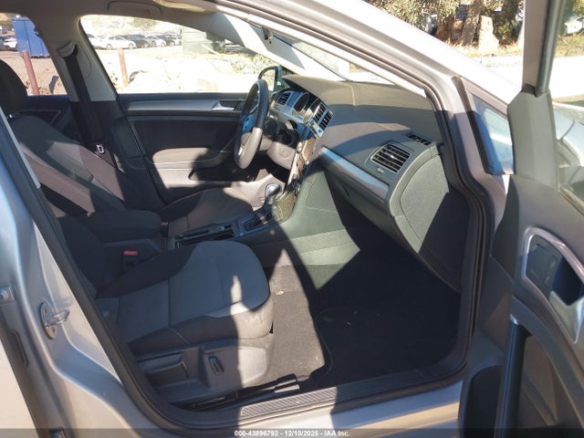 WVWKP7AUXGW916819 Volkswagen E-golf Se