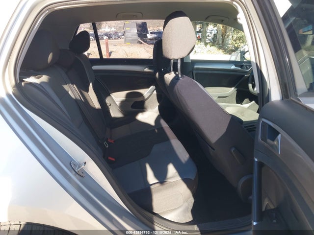 WVWKP7AUXGW916819 Volkswagen E-golf Se