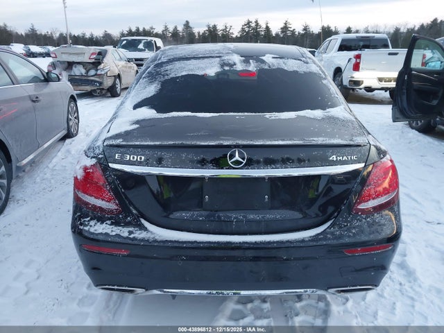 WDDZF4KB2JA370704 Mercedes-Benz E 300 4matic