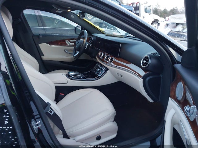WDDZF4KB2JA370704 Mercedes-Benz E 300 4matic