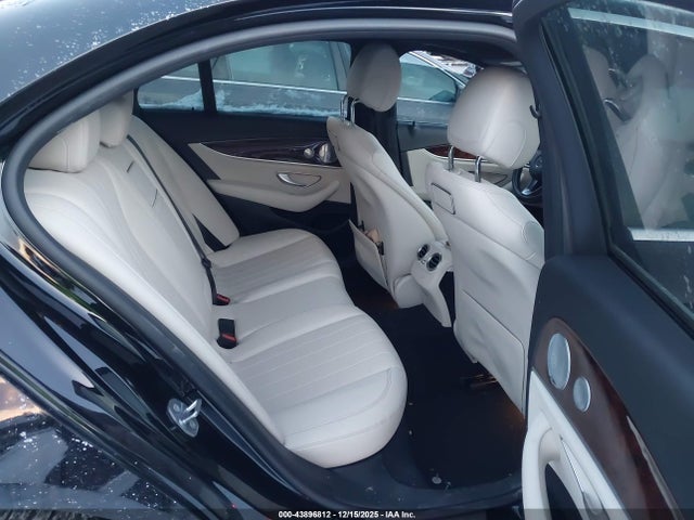 WDDZF4KB2JA370704 Mercedes-Benz E 300 4matic