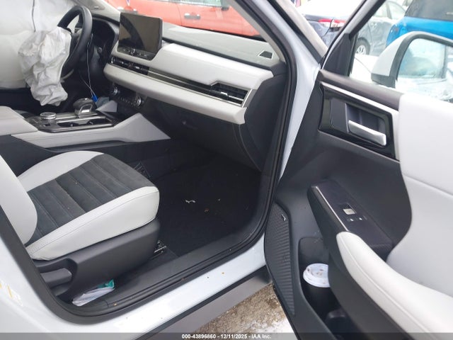 2025 MITSUBISHI OUTLANDER JA4J4VA84SZ034946 Photo 4