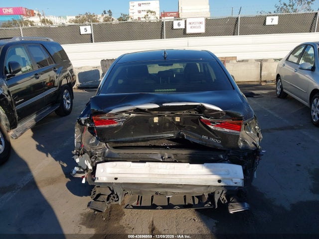 Lexus IS 300 2018 JTHBA1D27J5065941 Image 17